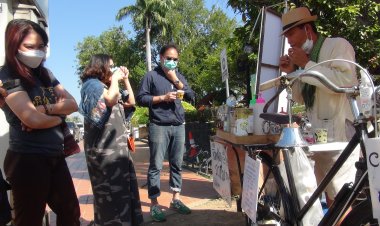 หนุ่มปภ.เมืองน่านดัดแปลงรถีบเป็นบาร์ขายกาแฟ อาชีพเสริมเพิ่มรายได้ยุคโควิด (ชมคลิป)