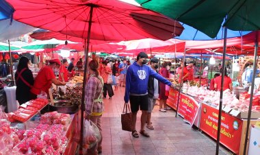 เทศกาลตรุษจีนขอนแก่นคึกคัก-ไก่ต้มตัวละ200 ขนมเข่งชิ้นละ7บาท(ชมคลิป)