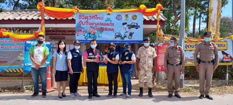 นอภ.อุทุมพรพิสัยลงพื้นที่ดูแลจุดตรวจป้องกัน-ลดอุบัติเหตุทางถนน