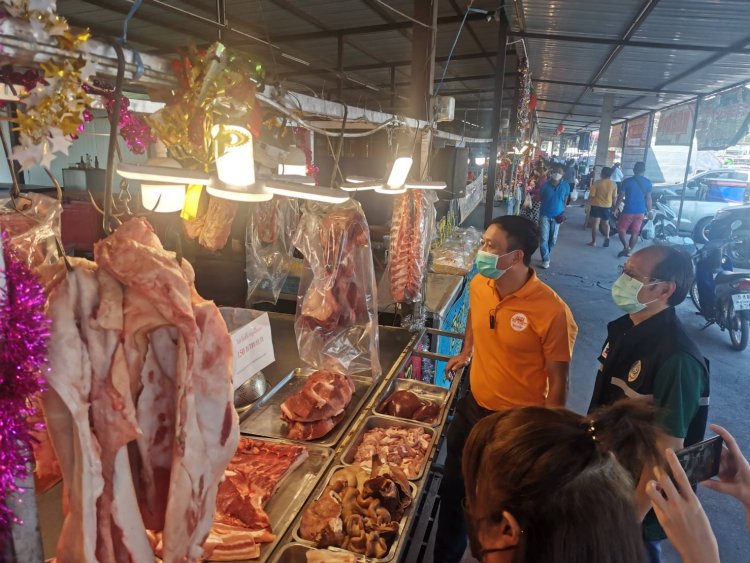 พาณิชย์โคราชแก้ปัญหาหมูแพงเปิดขายถูก 6 จุด (มีคลิป)