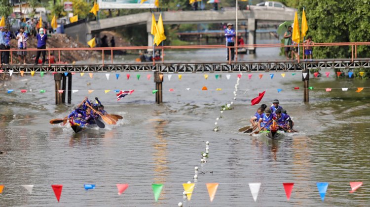 เมืองปทุมฯจัดแข่งขันเรือพายม้าฟื้นฟูประเพณีวิถีชีวิตคนลุ่มน้ำ (ชมคลิป)