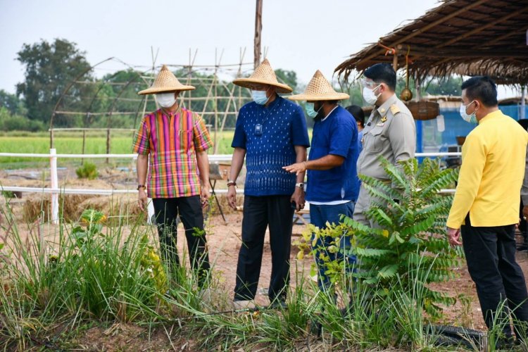 ผู้ตรวจการมท.ลงพื้นที่กระตุ้นขรก.ยกระดับคุณภาพชีวิตชุมชนทุกด้าน