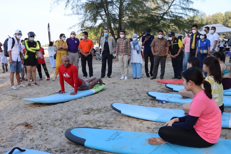 พ่อเมืองนราฯลุยบูมเที่ยวหาดนราทัศน์กระตุ้นศก.ชุมชนคึกคัก