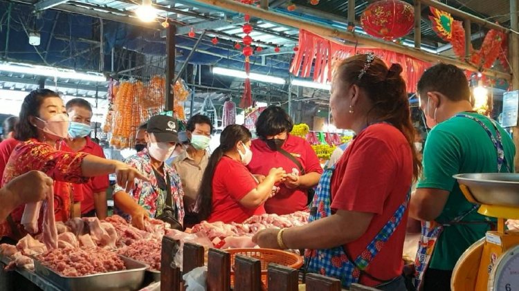 วันจ่ายตรุษจีน!ปราจีนบุรีคึกคักส่วนใหญ่ลดปริมาณซื้อของเซ่นไหว้ (มีคลิป)
