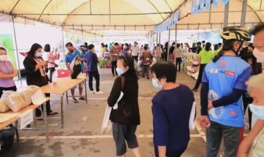 พาณิชย์โคราชเปิดตลาดนัดปันน้ำใจนำสินค้าถูกลดค่าครองชีพ (มีคลิป)