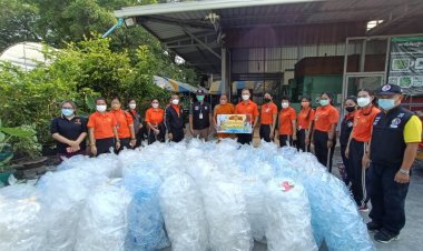 ลุยจัดระเบียบขยะพลาสติกวัดจากแดงแก้มลพิษ (มีคลิป)