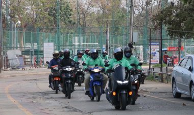 ไรเดอร์ขอนแก่น นับร้อยรวมตัวประท้วงหลังบริษัทลดค่าแรงสวนค่าน้ำมันแพง