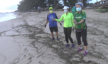 คลื่นทะเลซัดหินภูเขาไฟเกลื่อชายหาดสงขลา-นราธิวาส-ปัตตานี-นครศรีฯ