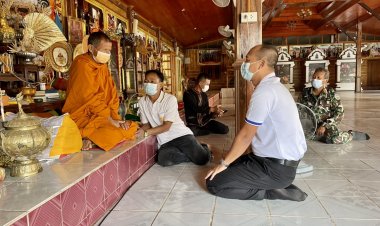 นอภ.ขุนหาญกราบนมัสการหลวงพ่อตาตนเนื่องรับตำแหน่งใหม่