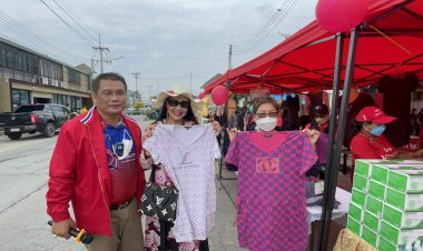 จิตอาสาคลองสามแจกเสื้อผ้าแบรนด์เนมราคาตัวละกว่าหมื่นบาทแก่ชาวบ้านเนื่องในเทศกาลเวเลนไทน์