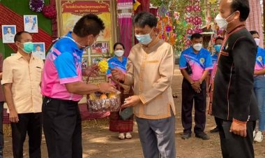 นายกอบจ.ศรีสะเกษเปิดงานผ้าป่าเพื่อการศึกษาสร้างรั้วและลานธรรมโรงเรียน