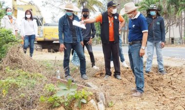 นายกเล็กตำบลหนองใหญ่ลุยแก้ปัญหาภัยแล้งบรรเทาทุกข์ชาวบ้าน