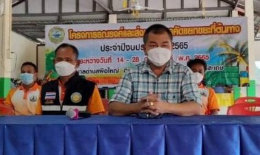 นายกเทศบาลตำบลผือใหญ่รณรงค์คัดแยกขยะก่อนนำไปทิ้ง