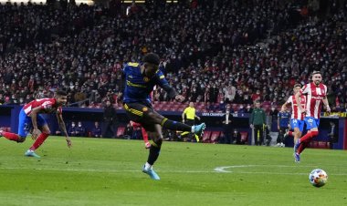 "อีแลงกา"ซูเปอร์ซับลงซัดช่วย"ผีแดง"พ้นหลุมไล่เจ๊า"ตราหมี"นัดแรก 16 ทีมศึกยูฟ่าฯ