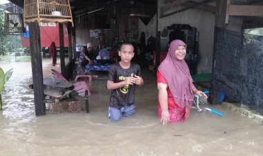 สุไหงปาดีเกิดน้ำท้วมฉับพลันไหลหลากท้วมบ้านเรือนราษฏร