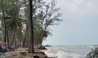 คลื่นซัดชุมชนบ้านปาตาพัง14ครัวเรือน