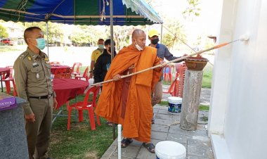 "พระอาจารย์โชติ" นำชาวบ้านทอดผ้าป่าทาสี-ถมดิน-ปรับภูมิทัศน์ สภ.จะกง