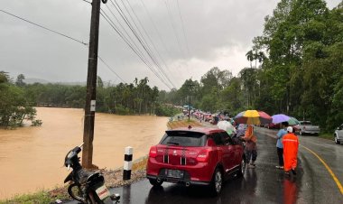 สลด!ฝนตกหนักสะพานยุบซัดรถกระบะครอบครัวครูนพดลดับ6สูญหาย 1 ราย