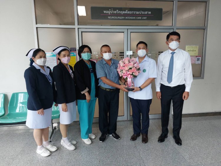 สส.ชัยวุฒิ" มอบเงินช่วยเหลือ "น้องอุ้ม" พยาบาล รพ.อุ้มผาง