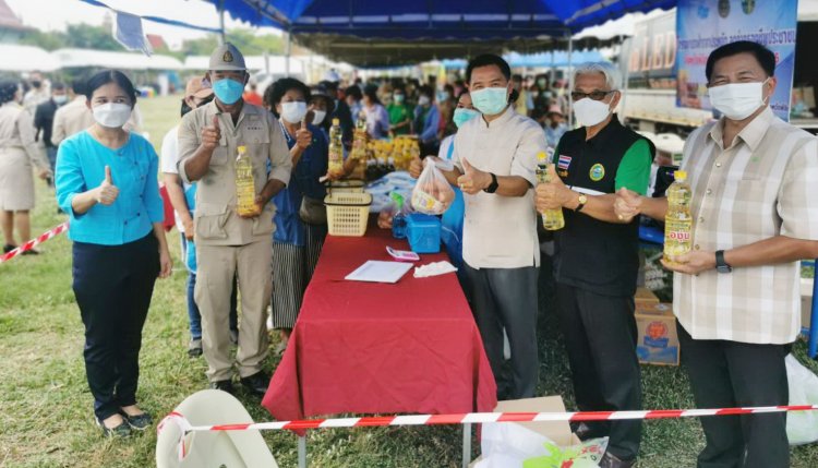 ผู้ว่าฯพิจิตรจับมือพาณิชย์นำสินค้าราคาถูกขายช่วยชาวบ้านงานจังหวัดเคลื่อนที่