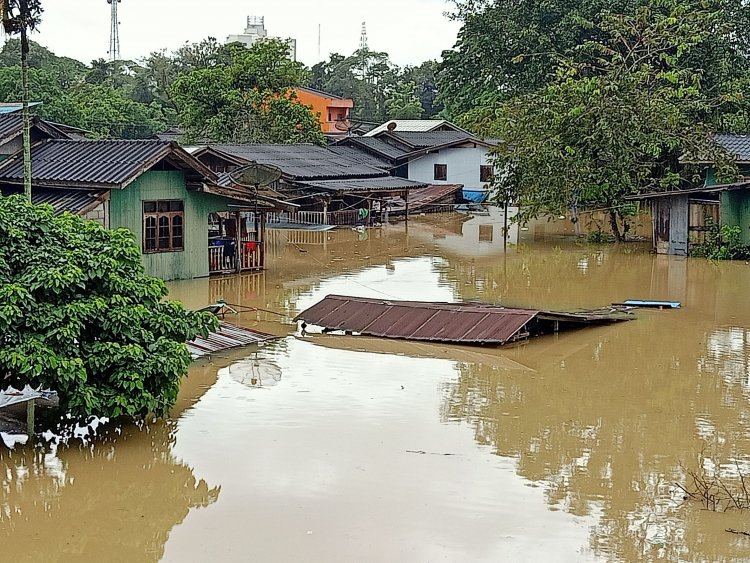 ฝนถล่ม 3 วันจมนราธิวาสฉับพลันระทมทุกข์แล้ว 13 อำเภอ