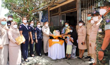 สมเด็จพระเจ้าลูกเธอ เจ้าฟ้าพัชรกิติยาภา พระราชทานสิ่งของซับน้ำตาเหยื่อน้ำท่วม