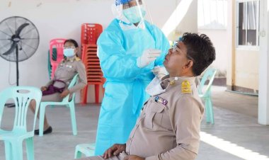 ลุยตรวจคัดกรอง ATK หาเชื้อโควิด คณะผู้บริหารทต.หนองใหญ่