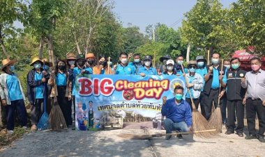 ห้วยทับทันเมืองศรีสะเกษพร้อมใจทำกิจกรรมทำความสะอาดชุมชนเดือนละครั้ง