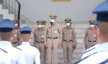ผู้บัญชาการ โรงเรียนนายเรือ ให้โอวาทนักเรียนนายเรือใหม่