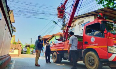 ทน.แม่สอด ปรับปรุงซ่อมแซมไฟฟ้าส่องสว่างถนน ชุมชนร่วมใจ