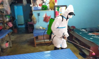 ทน.แม่สอด นำทีม สาธารณสุขฉีดพ่นยาฆ่าเชื้อโควิด