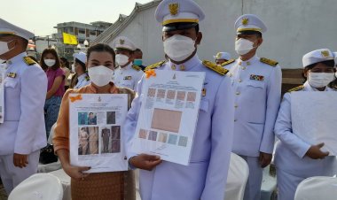 รับมอบ ลายผ้าพระราชทาน "ผ้าขิดลายนารีรัตนราชกัญญา"