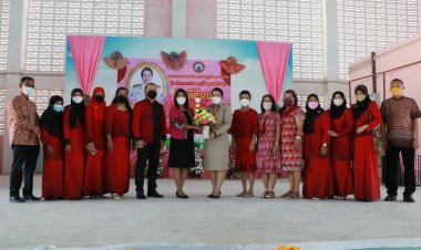 นายกเล็กนราฯแสดงยินดี"อมรรัตน์"เข้ารับตำแหน่งผอ.โรงเรียนเทศบาล5