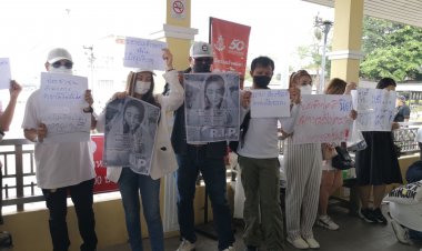 กลุ่ม fc แฟนคลับหาความเป็นธรรมให้ ดาราสาวแตงโม นิดา เดินทางมาแสดงออกเชิงสัญญาลักษณ์ ให้ตำรวจทำงานอย่างตรงไปตรงมาเป็นวันที่ 2 ที่สภ.เมืองนนท์