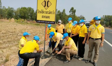 นอภ.โพธิ์ศรีสุวรรณติดป้ายสัญาณจราจรริมถนนลดอุบัติเหตุ