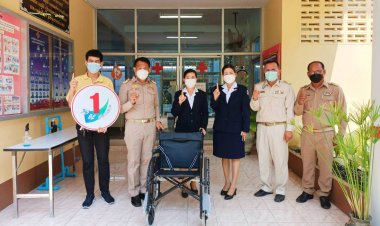 นายกเหล่ากาชาดศรีสะเกษมอบรถเข็นวิลแชร์เพื่อผู้ป่วยสูงอายุ