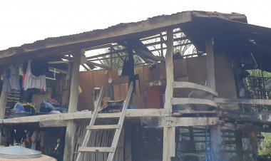 พายุฤดูร้อนพัดถล่มบัวใหญ่หลังคาบ้านปลิวว่อนหายไปกับสายลม