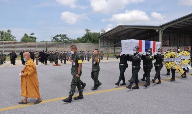 แม่ทัพภาค 4 รดน้ำศพส่งศพ "อส.ทพ.จิโรจ" กำลังพล ฉก.ทพ.42 ด้วยความอาลัย