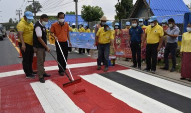 ศรีสะเกษรณรงค์ทาสีทางม้าลายลดอุบัติเหตุบริเวณทางข้ามอำเภอขุนหาญ
