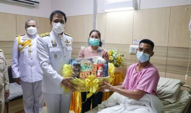 ผวจ.ปัตตานีเชิญกระเช้าและของเยี่ยมพระราชทานเหยื่อบึ้มมายอ