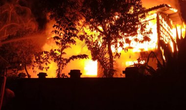 ร้อน แล้ง เพลิงไหม้กุฏิเจ้าอาวาส วัดสว่างอารมณ์ ต.พะวอ  วอดทั้งหลัง