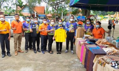 นอภ.โพธิ์ศรีสุวรรณออกหน่วยบริการโครงการศูนย์ดำรงค์ธรรมอำเภอยิ้มเคลื่อนที่