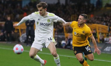 "ลีดส์" รัวแซง "วูล์ฟแฮมป์ตัน" 10 คน 3-2 ศึกพรีเมียร์ลีก