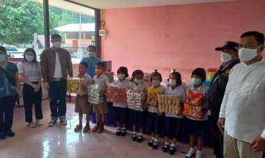 วชช.ตากมอบอุปกรณ์การเรียน-การสอนให้ นร.รร..ตชด สงเคราะห์ 2