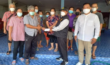 สท.นครแม่สอด มอบเงินซ่อมแซมหลังคาฝ้าเพดานชุมชนมณีไพรสณฑ์