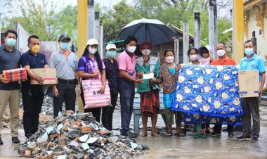 อบต.ตำบลก้านเหลือง ออกเยียวยาซับน้ำตาผู้ประสบวาตภัย