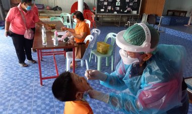 อสม.ชุมชนมณีไพรสณฑ์ หยอดวัคซีนโปลิโอเด็กอายุ 0-5 ปี (มีคลิป)