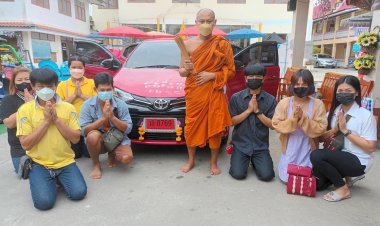 นำรถป้ายแดงเจิมที่วัดนิเทศน์ราษฏร์ประดิษฐ์ให้โชค ถูกหวยยกครัว (มีคลิป)