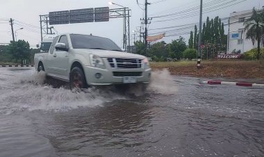 พายุกระหน่ำแม่สอดน้ำท่วมขังถนนหลายสาย