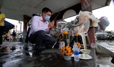 ‘เต้ มงคลกิตติ์’ ทำพิธีเซ่นไหว้วิญญาน ‘แตงโม’ หวังดาราสาวช่วยเปิดทางตามหาหลักฐานสำคัญและพยานแวดล้อมจนครบ (ประมวลภาพ)